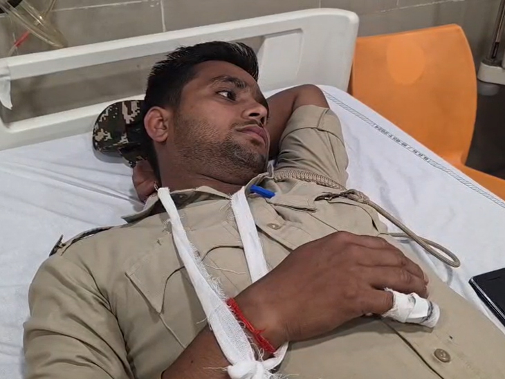 भीड़ के पथराव में दो जवान हुए घायल।
