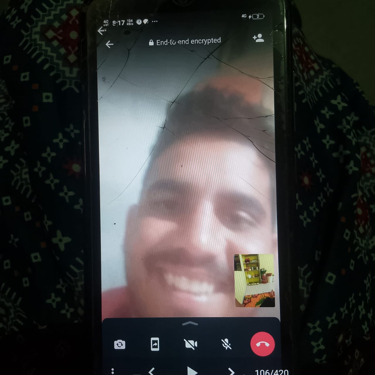 वीडियो कॉल पर युवती से बातचीत करता था।