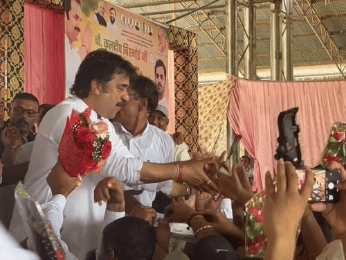 कुलदीप बिश्नोई कार्यकर्ताओं को संबोधित करते हुए कई बार हजकां को याद कर चुके हैं।