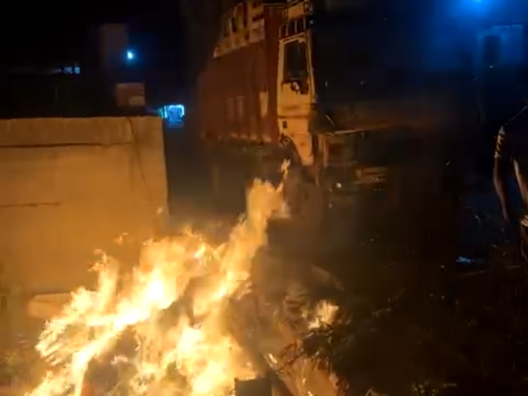 Aturu Bus Stand Fire | Truck Damaged Near Nalai Kachra
