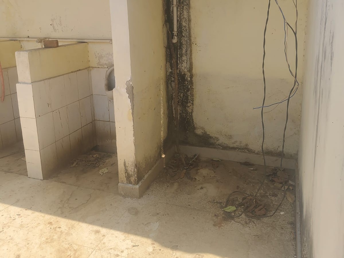 Babhani Public Toilet Water Tank Showpiece Due to Power Issue