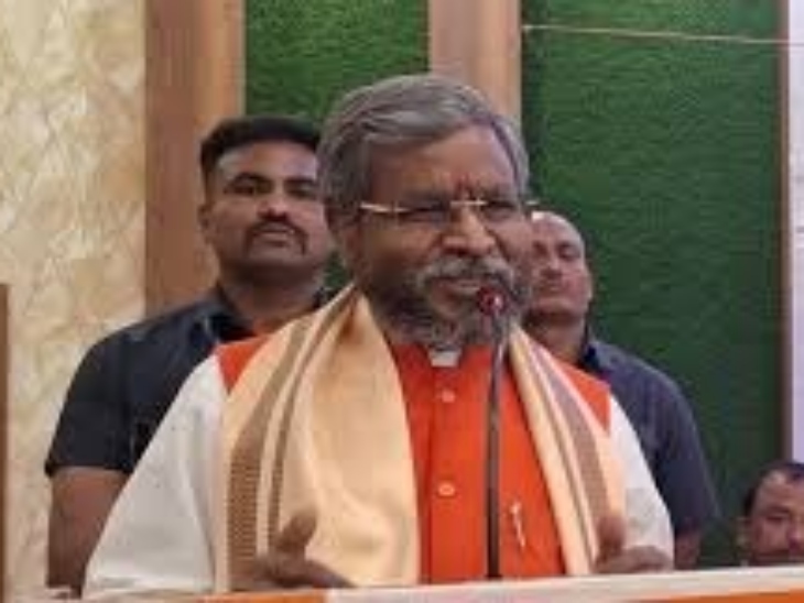 बाबूलाल ने कहा है कि धनबाद के एसएसपी को तत्काल हटाया जाए। पूरे मामले की न्यायिक निगरानी में जांच हो।