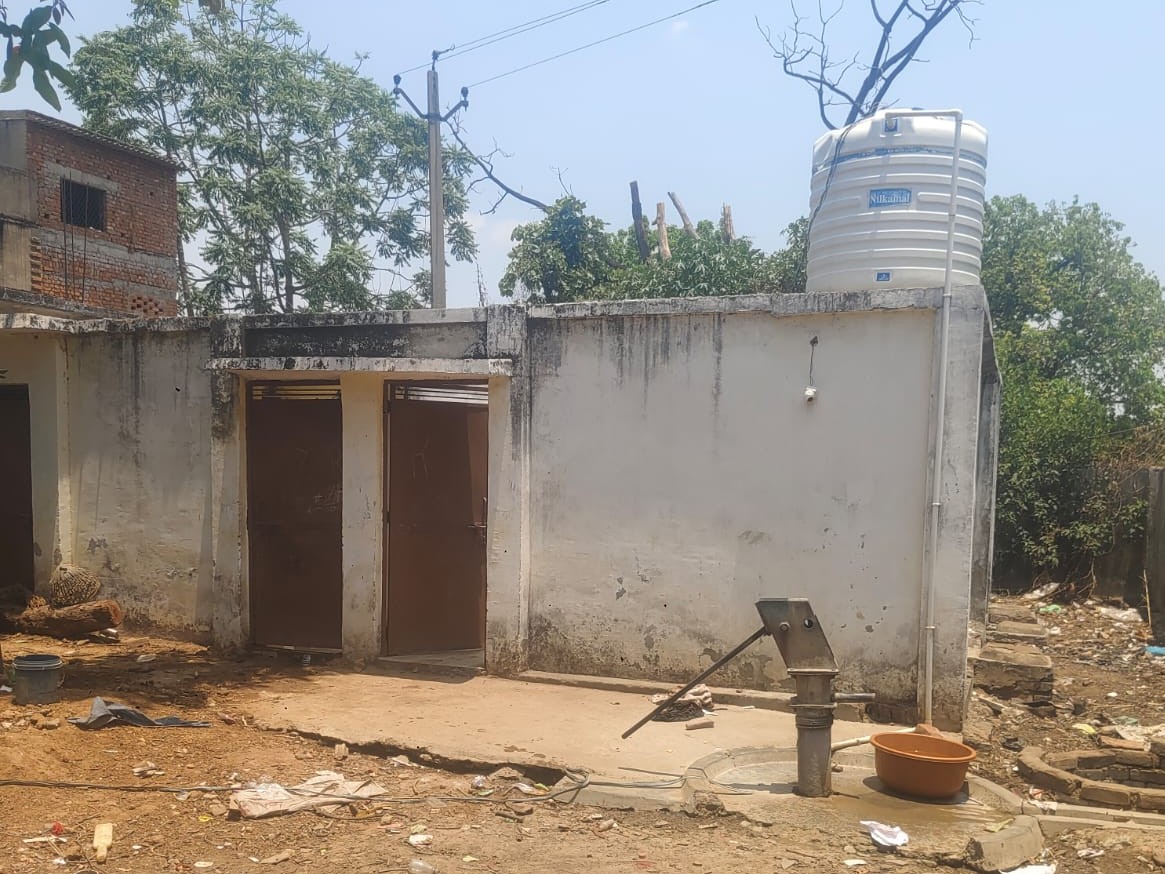 Babhani Public Toilet Water Tank Showpiece Due to Power Issue