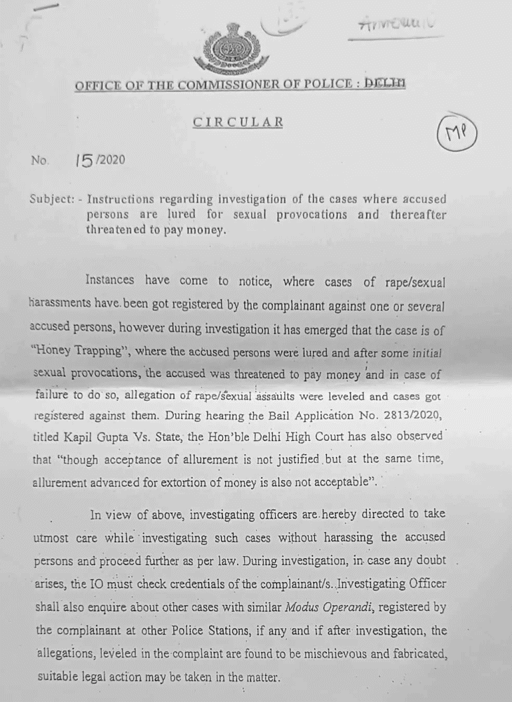 कैप्टन वालिया का केस सामने आने से पहले नवंबर 2020 को दिल्ली पुलिस ने सर्कुलर एक जारी कर दिया था, जिसमें जांच अधिकारियों (IOs) और SHOs को हनीट्रैप के मामलों का डेटा तैयार को कहा गया था, लेकिन डेटाबेस तैयार नहीं हुआ।