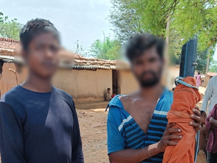 दोनों पीड़ित युवक खेती-किसानी का काम करते हैं।