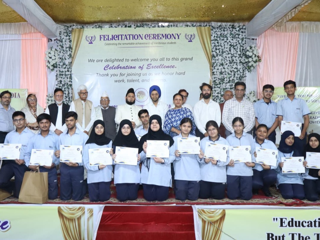Lucknow Islamic Center Honors 300 Meritorious Students | Maulana Khalid
