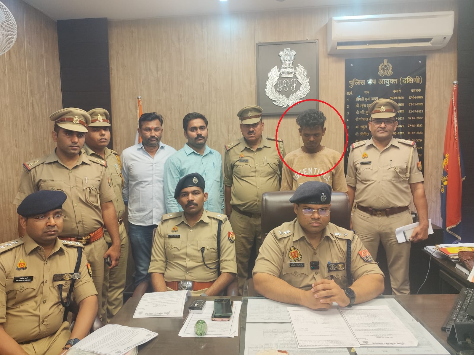 पुलिस ने आरोपी को गिरफ्तार कर लिया। हत्या में शामिल उसके नाबालिग चाचा को बाल सुधार गृह भेज दिया।