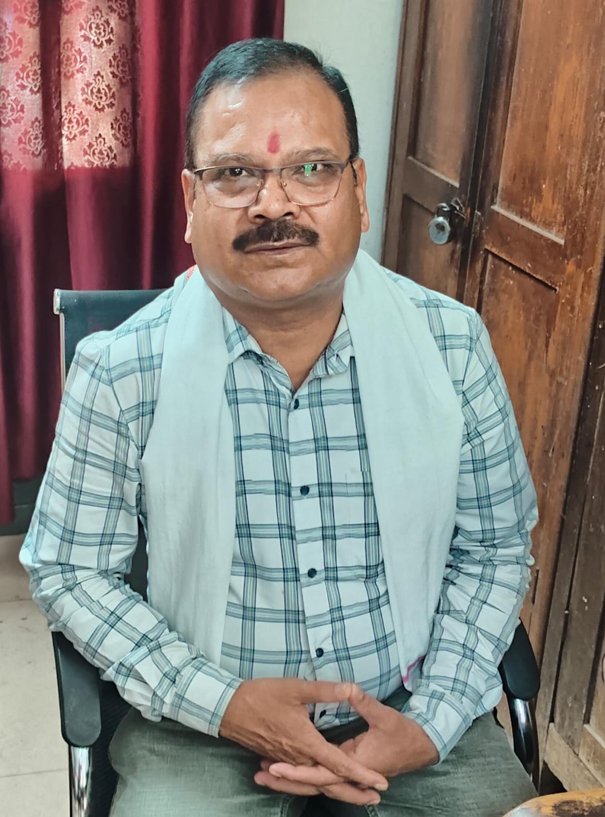 सहायक ग्रेड-3 बाबू विजय पांडेय