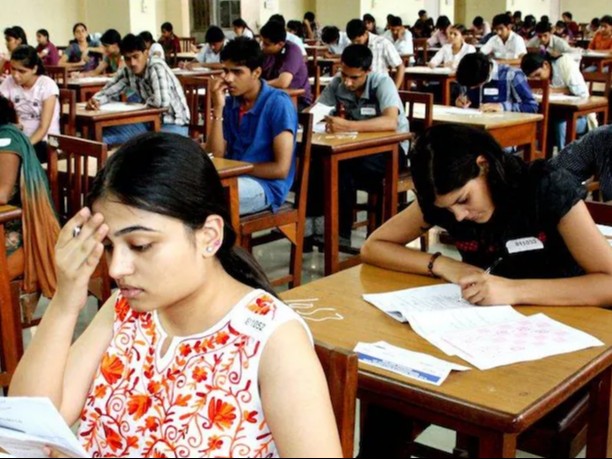 NEET UG पेपर लीक की आशंका, 13 संदिग्ध हिरासत में:  गेस पेपर में 600 नंबर के सवाल मैच; केरल से पेपर राजस्थान पहुंचने का दावा