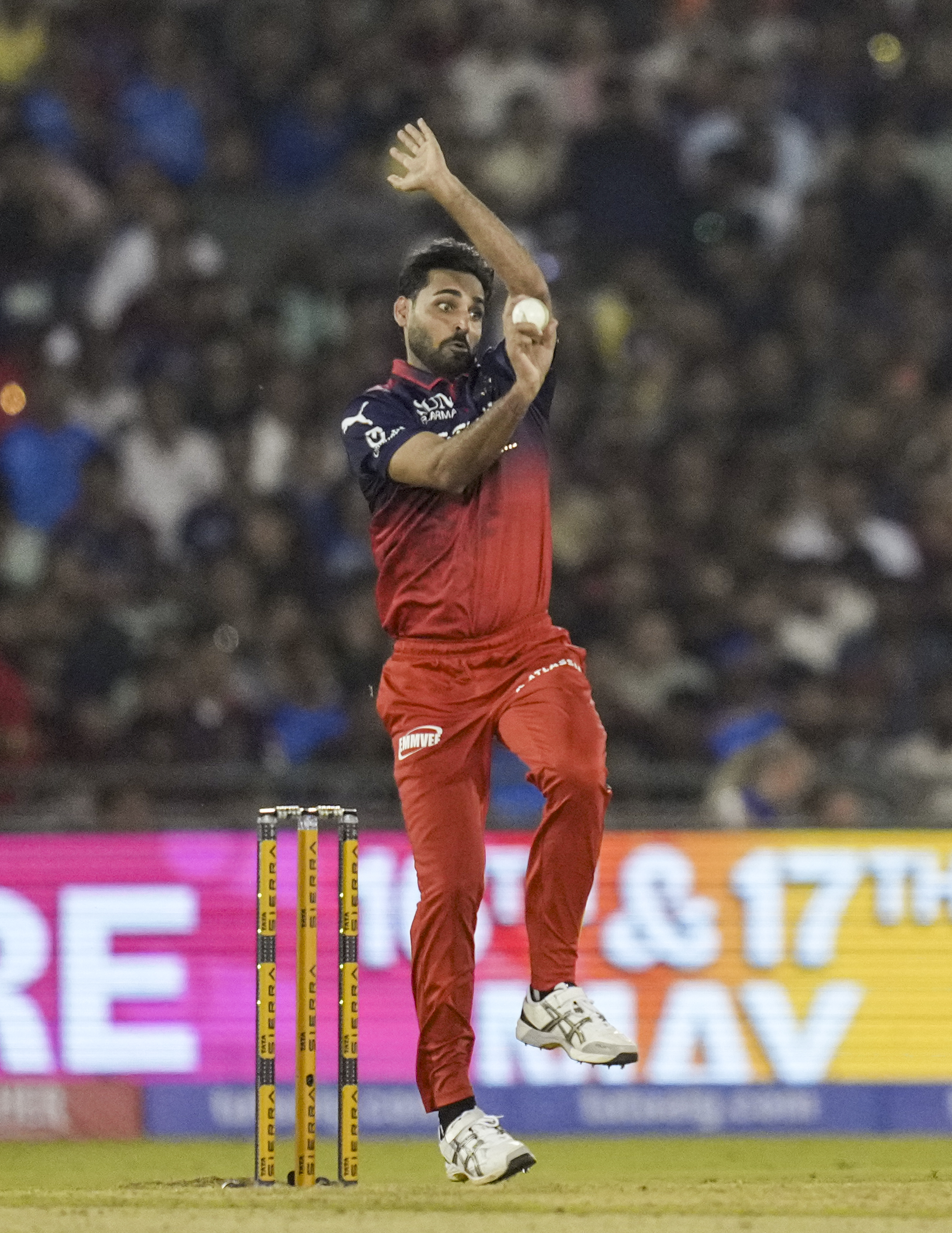 भुवनेश्वर कुमार ने मैच में 4 विकेट लिए।