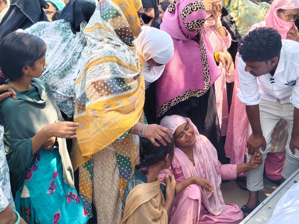 Maharajganj Man Body Found Under Bridge | Murder Suspected By Family