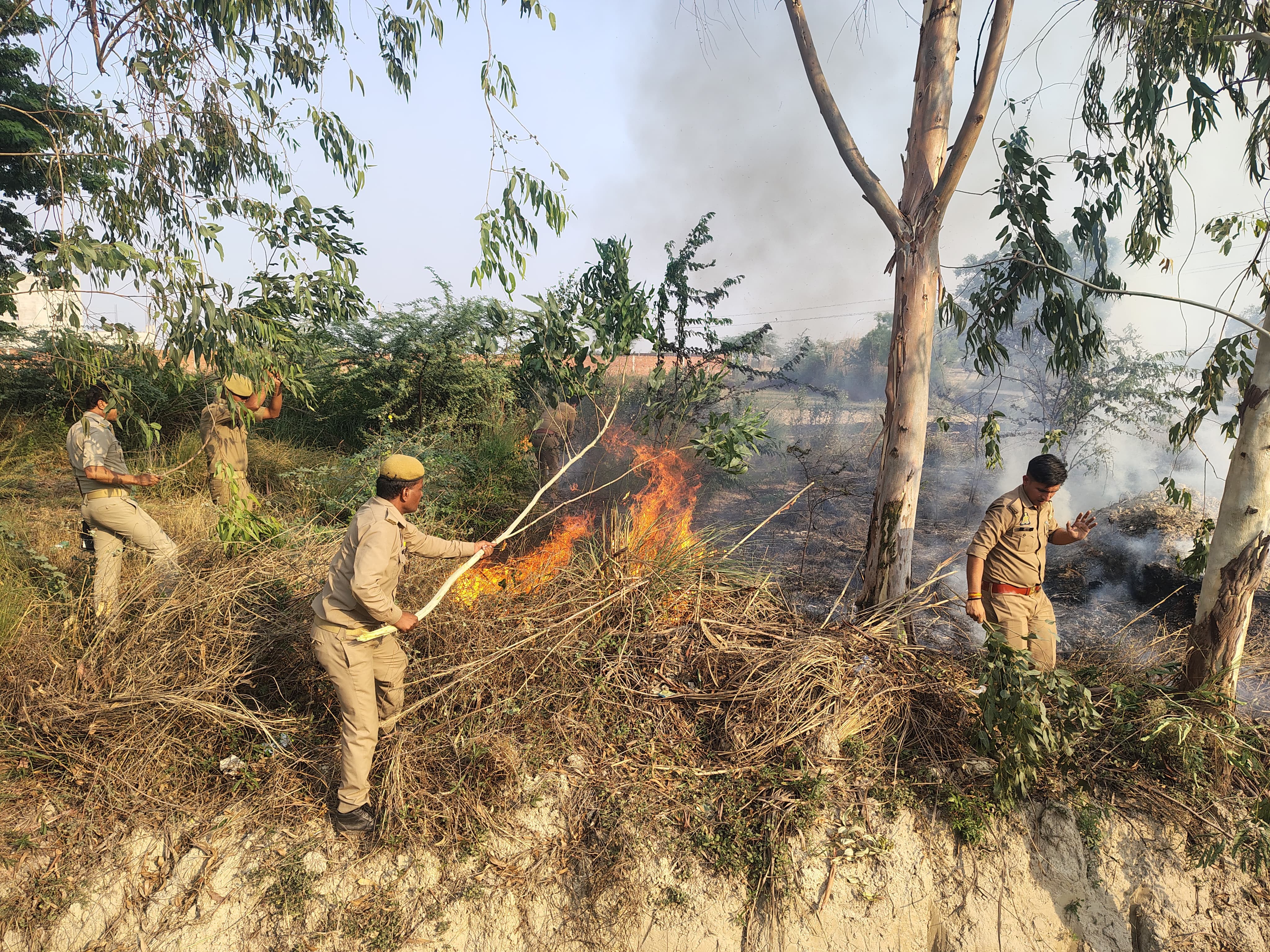Tirwa Border Fire Alert: Police & Fire Brigade Avert Major Mishap
