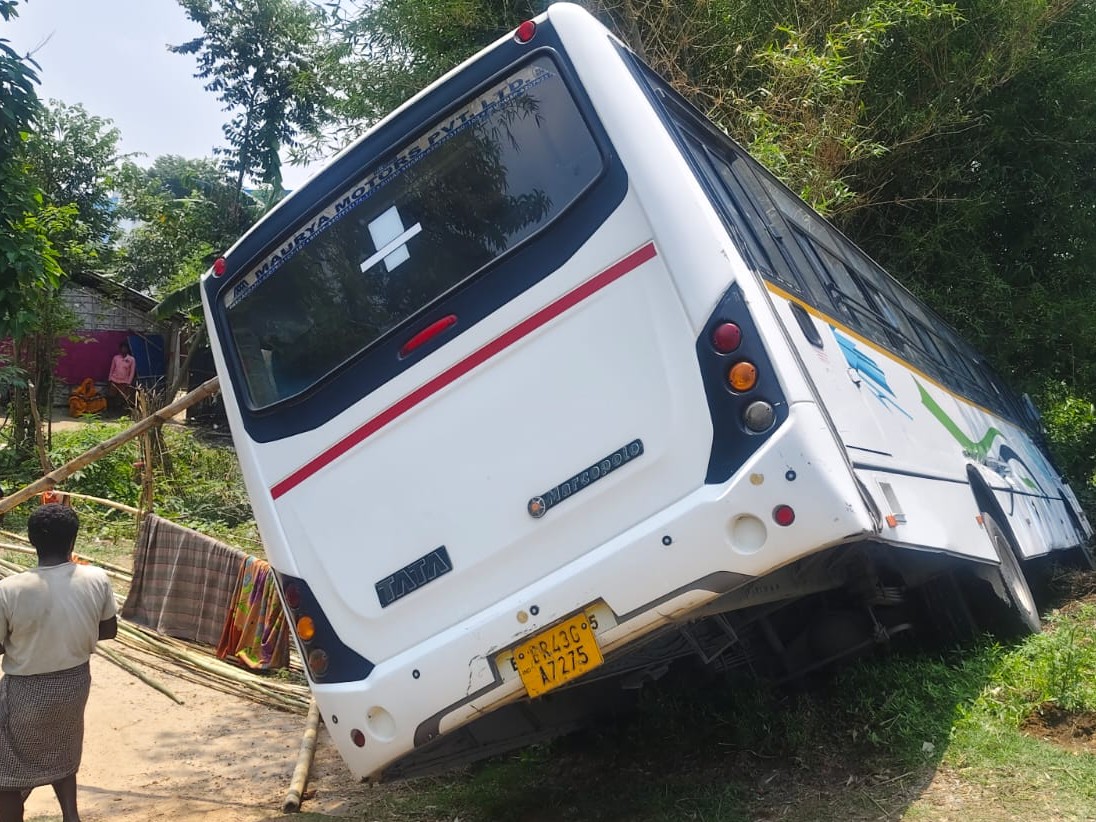 Supaul Bus Accident | Bus Breakdown Injures 6 Passengers