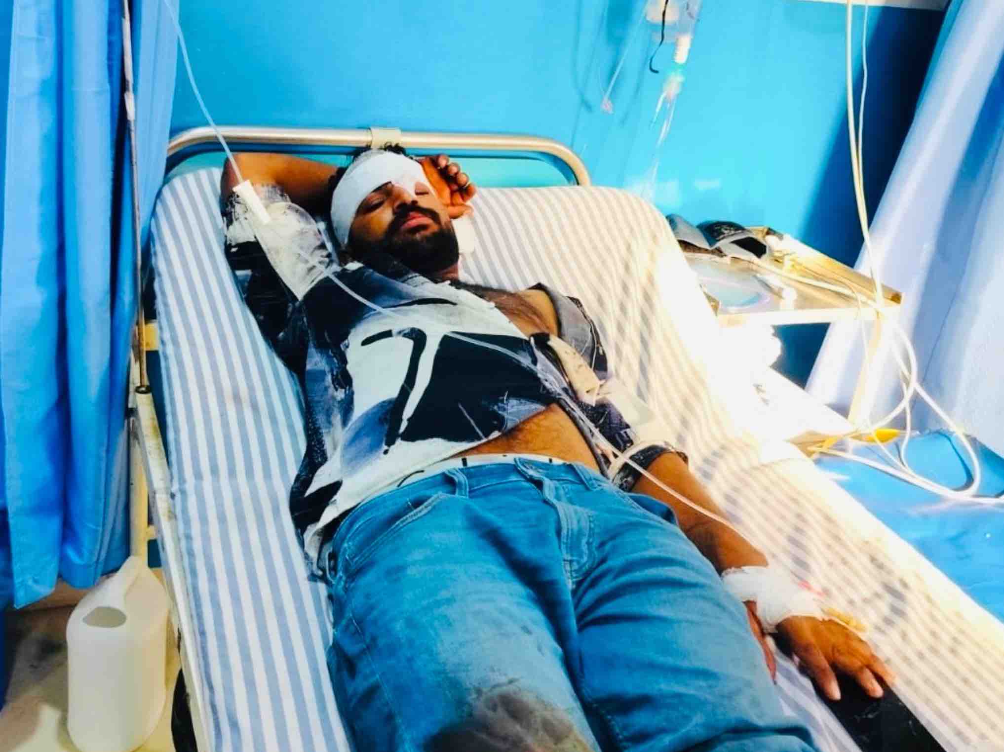 हादसे में पिकअप ड्राइवर नितेश कुमार गंभीर रूप से घायल हो गया।