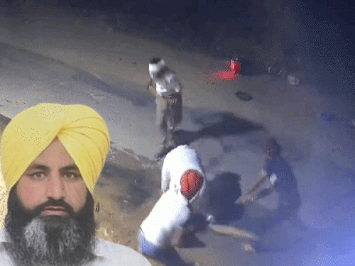 सिरसा में आप नेता को गाड़ी से टक्कर मारने के बाद डंडे बरसाते हुए आरोपी। (इनसेट में सुरजीत सिंह का फाइल फोटो)। - Dainik Bhaskar