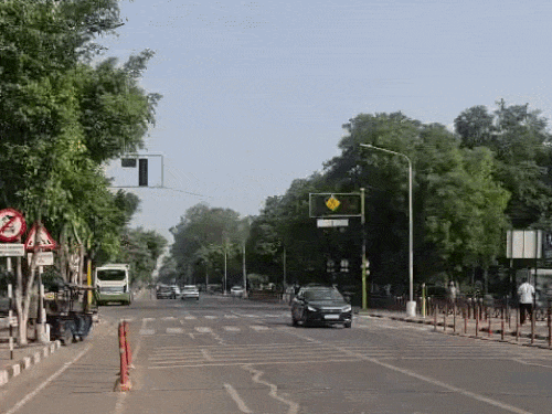 चंडीगढ़ में सोमवार सुबह धूप निकली। सुखना लेक के पास तेज धूप देखी गई।