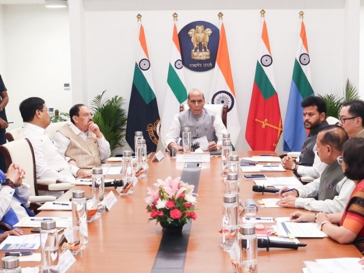 रिपोर्ट- सरकार ईधन रेट बढ़ाने की तैयारी में:  इम्पोर्ट घटाने पर भी विचार, PMO-RBI की बैठक हुई; तेल कंपनियों को रोजाना ₹1000 करोड़ का घाटा