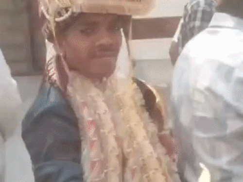थिरकते हुए दुल्हन लेने पहुंचा विक्रम