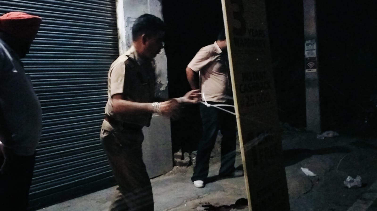 पुलिस ने वारदात स्थल को सील कर जांच शुरू की।