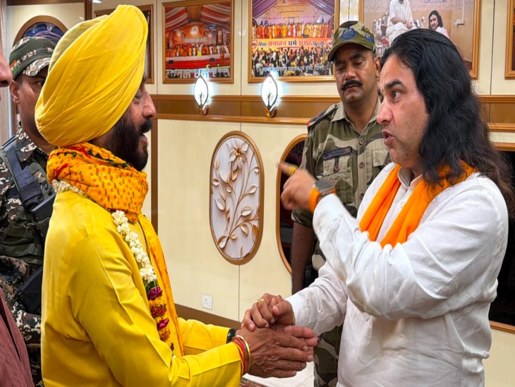 मनिंदर सिंह बिट्टा ने देवकी नंदन महाराज द्वारा सनातन बोर्ड का गठन करने की मांग को लेकर चलाई जा रही मुहिम का समर्थन किया।