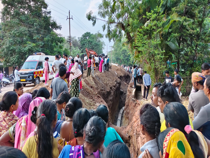 बीएसपी की सीवरेज लाइन प्रोजेक्ट के तहत काम हो रहा था।
