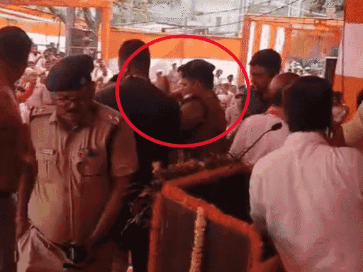 सीओ मधुबन ने सपा नेता अखिलेश राठौर को मंच से धक्का देकर उतार दिया।