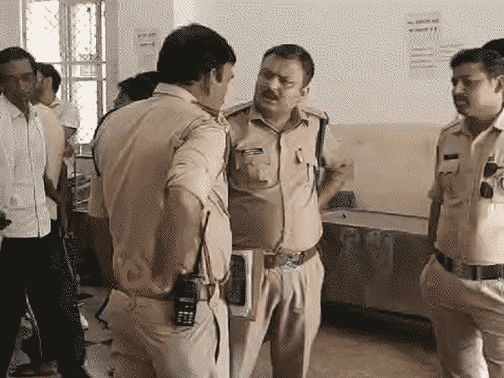 गिरवाई थाना पुलिस सीसीटीवी फुटेज के आधार पर मामले की जांच कर रही है।