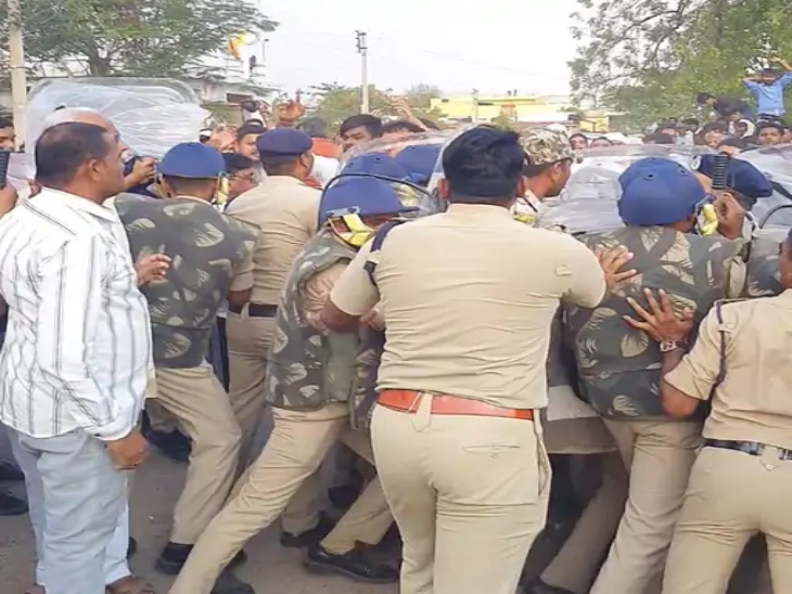 ग्राम झिरिया में कथित रूप से गौवंशों की मौत के मामले को लेकर 9 मई को जिला युवा कांग्रेस ने किया था प्रदर्शन