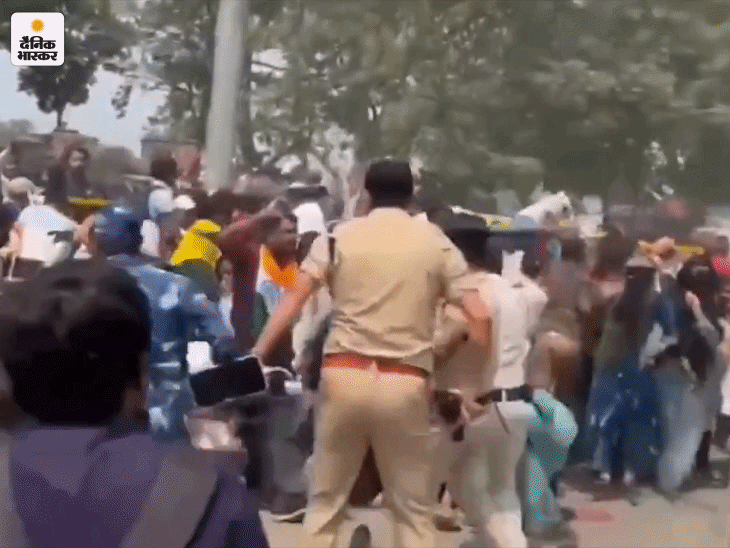 पटना में BPSC TRE-4 भर्ती के नोटिफिकेशन की मांग कर रहे कैंडिडेट्स पर पुलिस ने लाठीचार्ज किया।