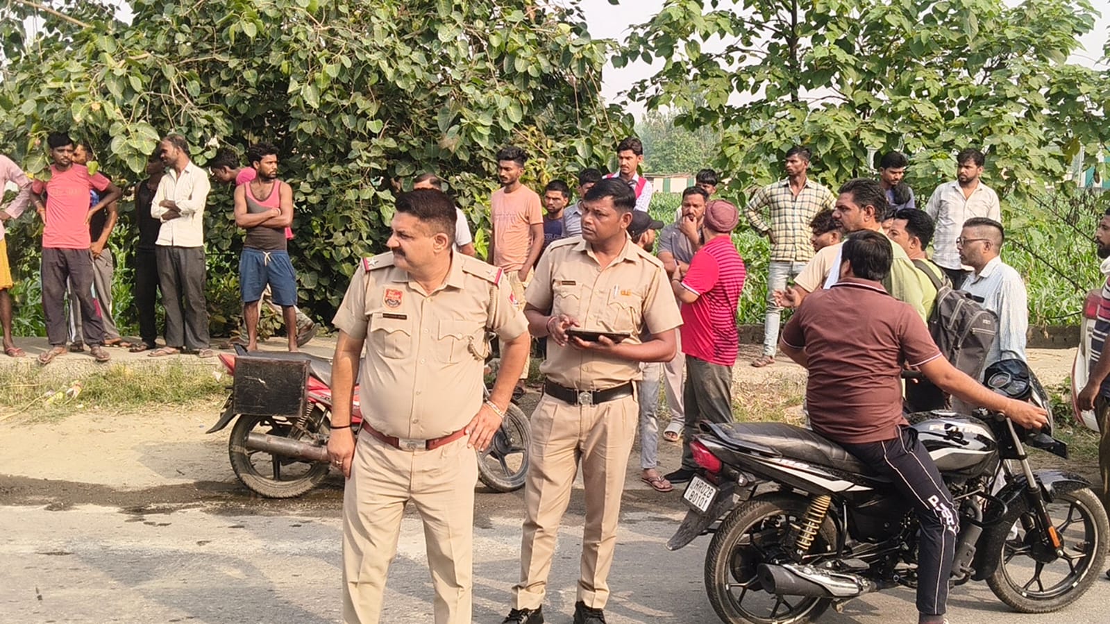 हादसे की सूचना मिलते ही मौके पर पहुंची पुलिस।