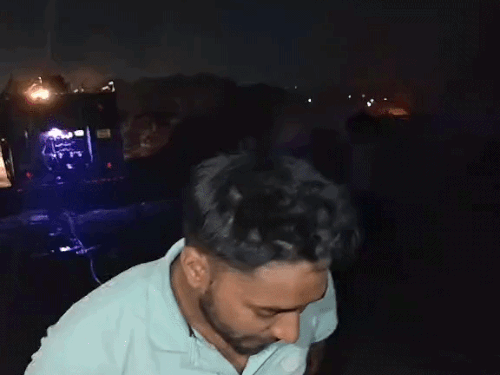आग बुझाने पहुंचे फायर फाइटर गुरजंट सिंह।