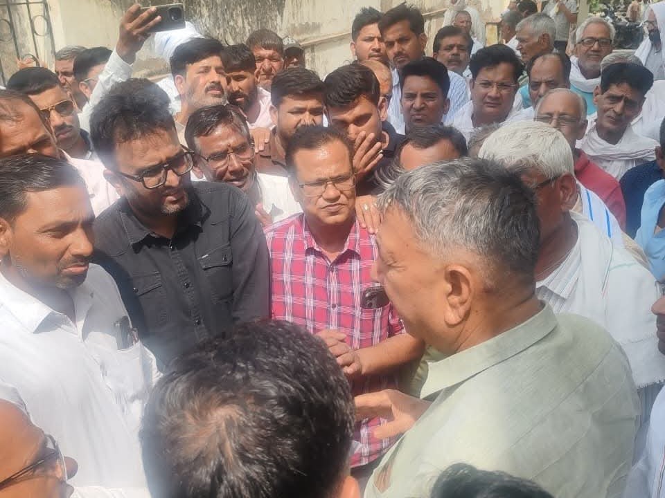 सैनिक कल्याण सलाहकार समिति अध्यक्ष को ज्ञापन सौंपा।