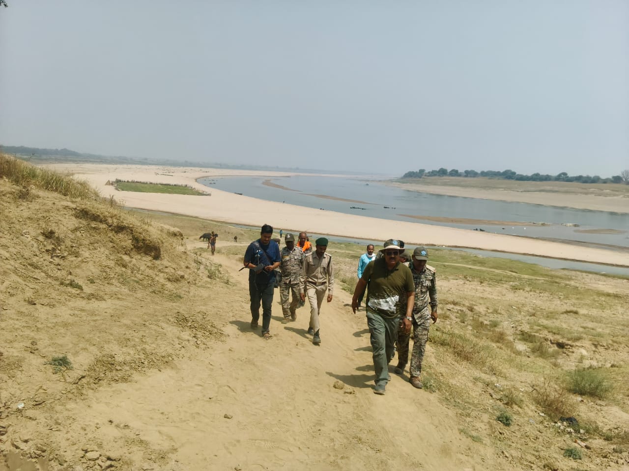 पेट्रोलिंग करते टीम