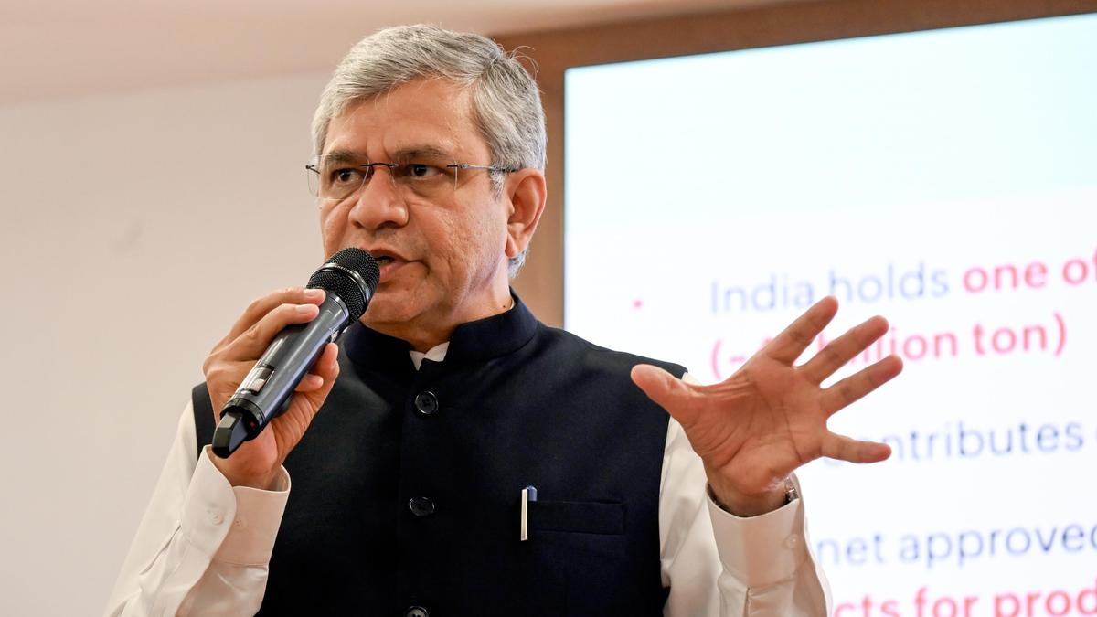 सूचना और प्रसारण मंत्री अश्विनी वैष्णव ने नागपुर इंटरनेशनल एयरपोर्ट के विस्तार को मंजूरी मिलने की जानकारी दी।