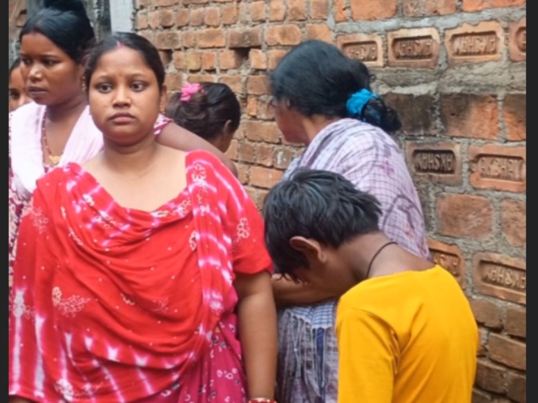 मृतक की पोती वर्षा सरदार ने बताया कि उनके पिता अनूप शराब के आदी थे। अक्सर मारपीट करते थे।