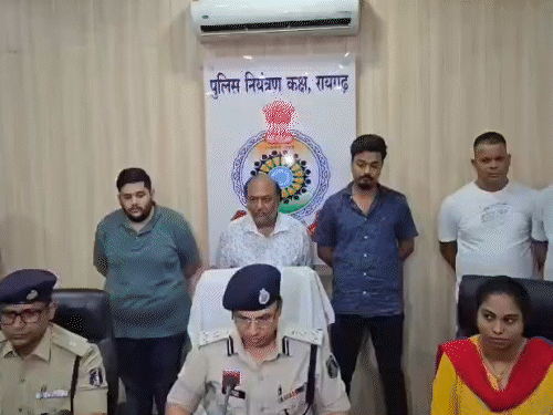 मुख्य आरोपी करन चौधरी समेत 3 आरोपियों को पुलिस ने गिरफ्तार किया है।