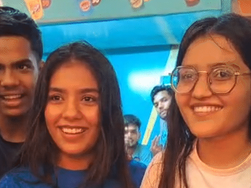 फैंस बोले- विराट को देखने आए थे।