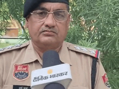 सिरसा में प्राइवेट स्कूल वाहन संचालकों को नोटिस जारी:  RTA-ट्रैफिक पुलिस का एक्शन, SHO बोले-अनियमिताएं मिल रही, बच्चों के लिए जोखिम, चालान किए – Sirsa News