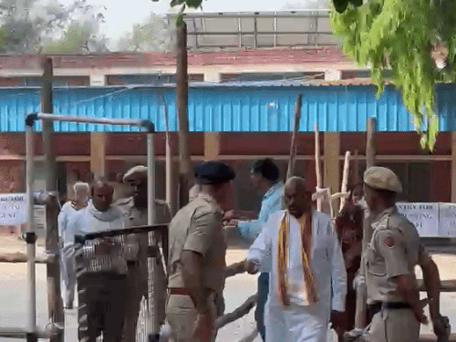 उकलाना में काउंटिंग सेंटर पर मौजूद भाजपा की चेयरपर्सन कैंडिडेट निकिता गोयल।