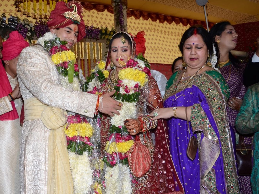 Prateek had a love marriage with Aparna.