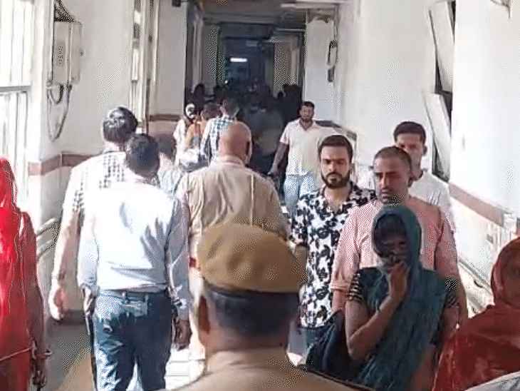 बम की सूचना के बाद एसएमएस हॉस्पिटल में अफरा-तफरी मच गई। पुलिस की टीम भी मौके पर पहुंची।