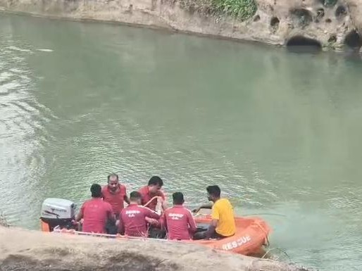 बिलासपुर से आई एनडीआरएफ (NDRF) टीम को बचाव कार्य में चुनौतियों का सामना करना पड़ा।