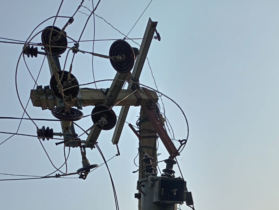 Power Poll Break Pandiyapar Power Outage | Pole Break; JE Assures Restoration