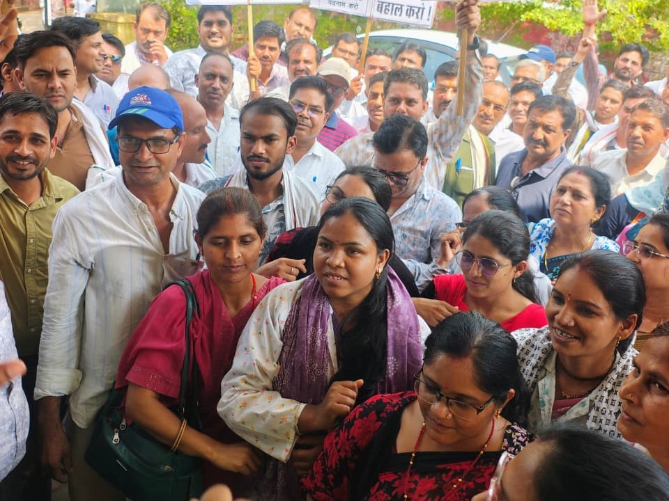 Atru Contract Workers Permanent? CM-Education Minister Memo Submitted in Atru