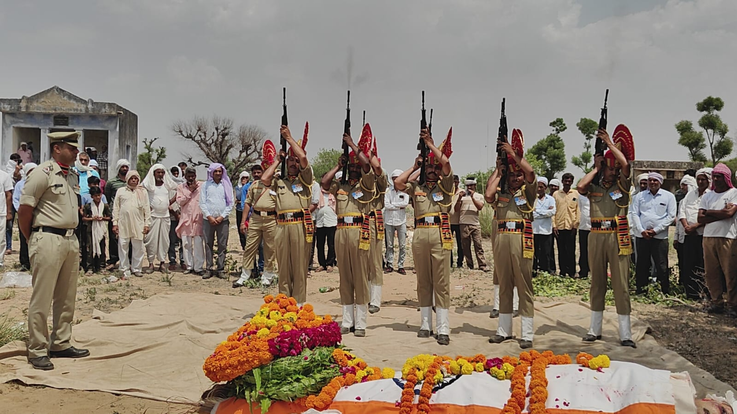 BSF jawan dies in road accident, last rites performed with state honours
