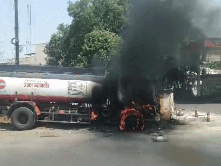 Indore Petrol Pump Tanker Fire | Short Circuit Blazes Empty Tanker