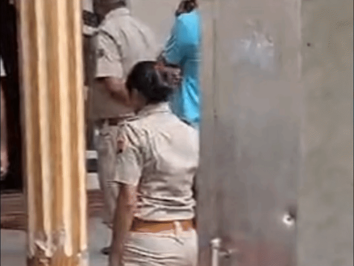 घटना के बाद पुलिस मौके पर पहुंची और सबूत जुटाए।