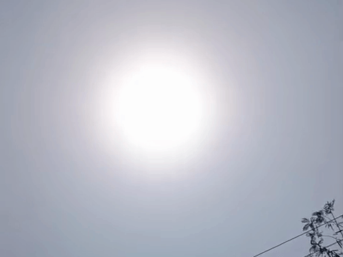 सूरज से सख्त तेवर से बढ़ी गर्मी।