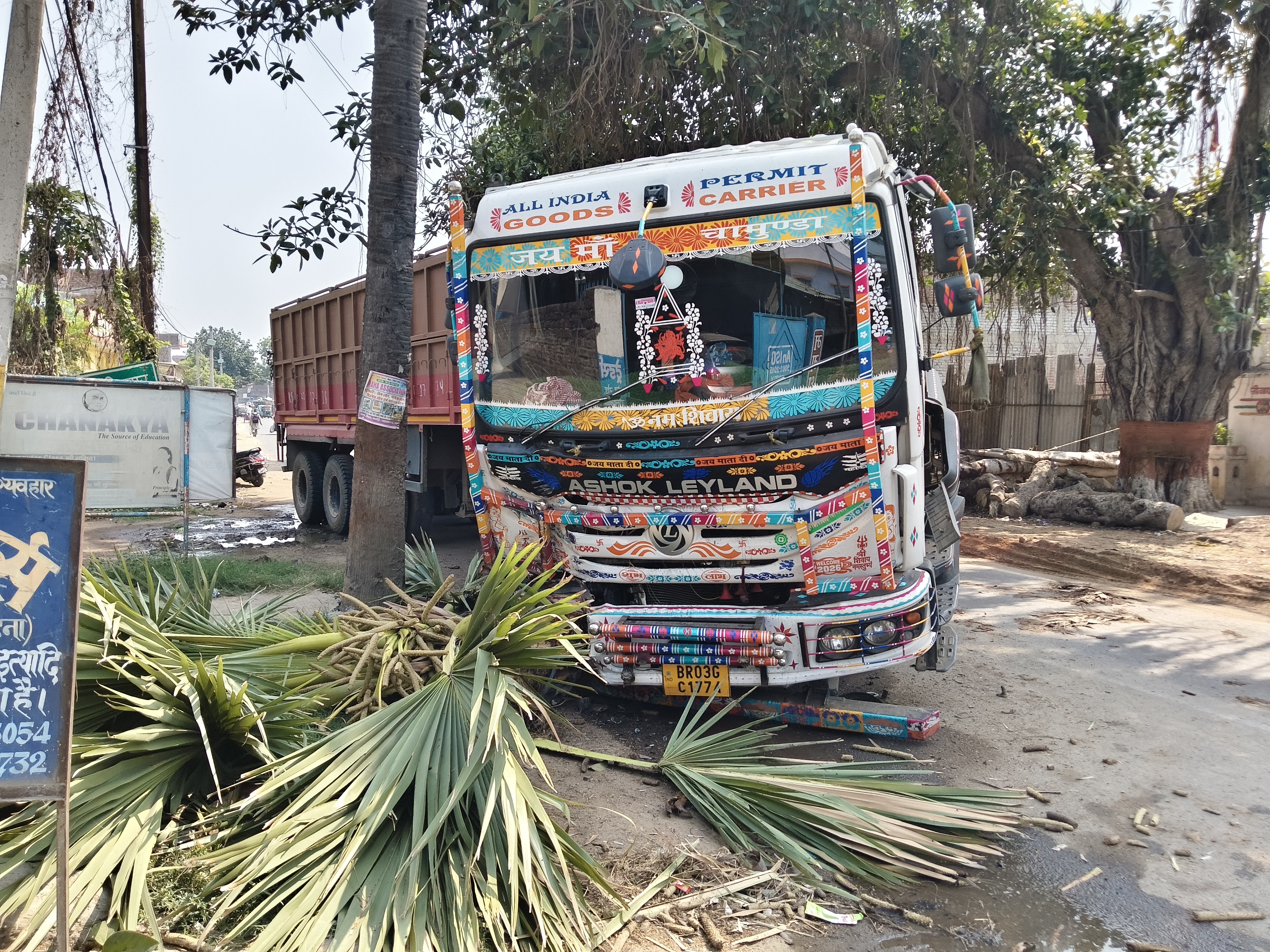 Dulhin Bazar Truck Accident | Steering Fail, Tara Tree Collision