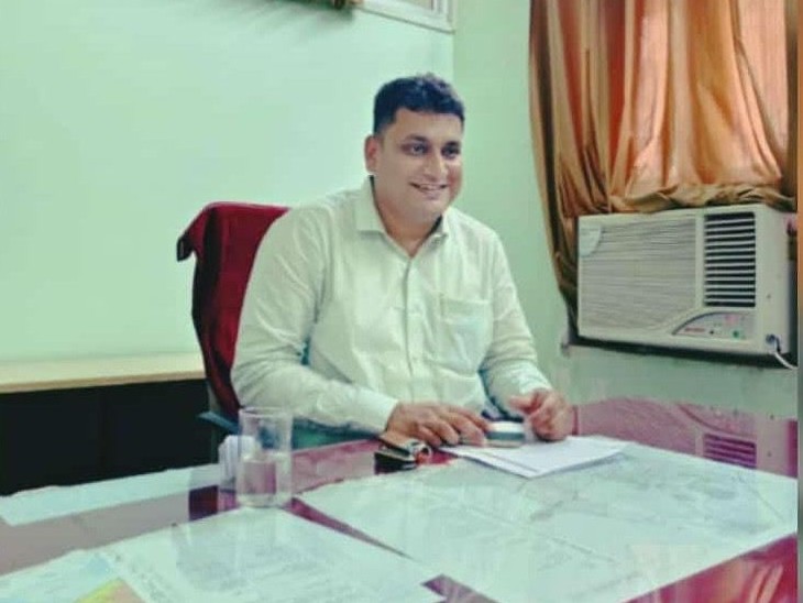 मंड्रेला नायब तहसीलदार सन्नी भाम्बू को पिलानी नगरपालिका के ईओ पद की अतिरिक्त जिम्मेदारी दी गई है।